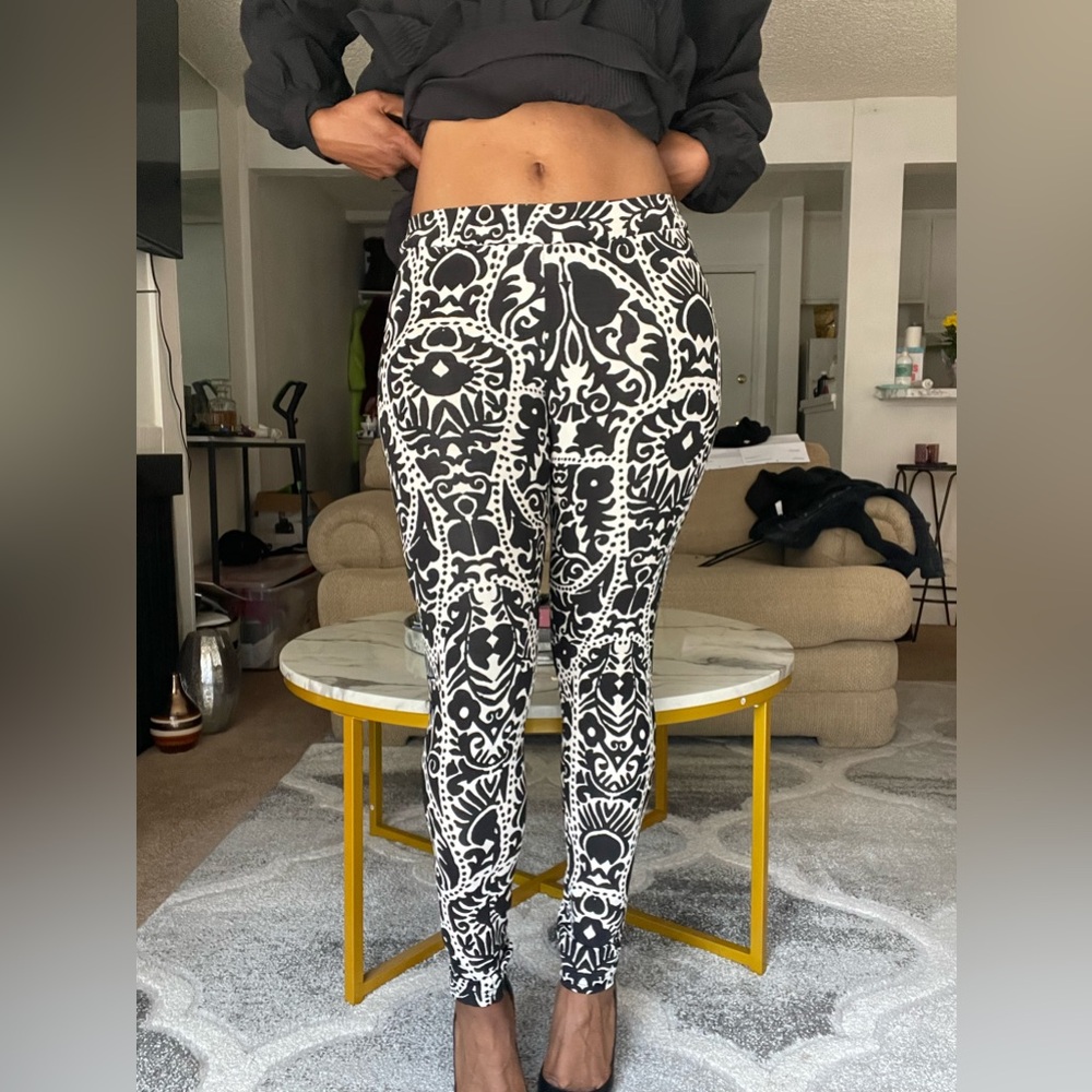 H&M Black & White Baroque Print Leggings Size L